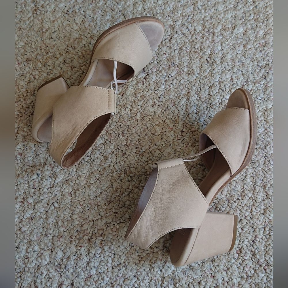 Eileen Fisher Doe Earth Tumbled Nubuck Sandal in beige size 6 - Picture 7 of 13